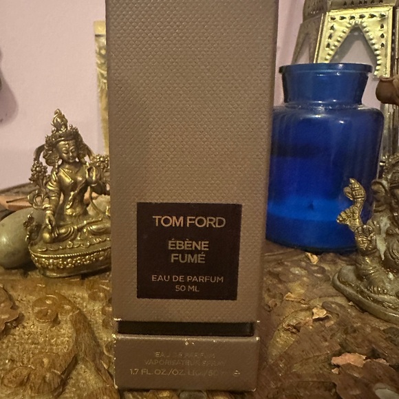 Tom Ford Ébène Fumé Eau de Parfum in Black and Gold - Picture 5 of 8